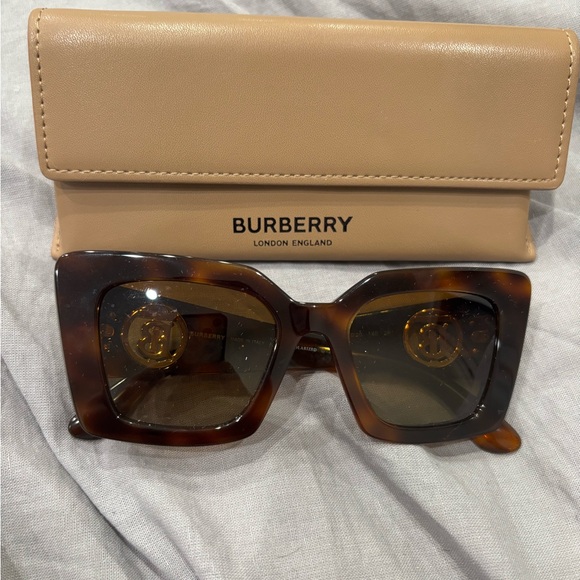 Burberry Brown Square Sunglasses with Tortoiseshell Frame - Picture 1 of 3